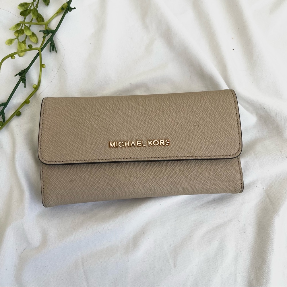 Michael Kors Beige Neutral Textured Leather Continental Long Snap Shut Wallet
